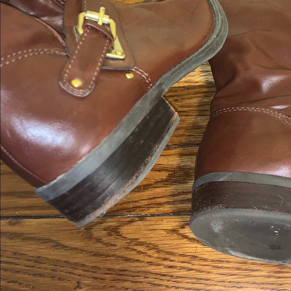 Boots - Picture 4 of 5